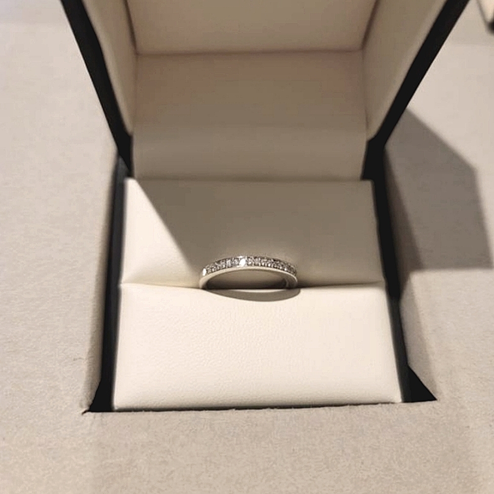 Beautiful VVS diamond band - Picture 9 of 10